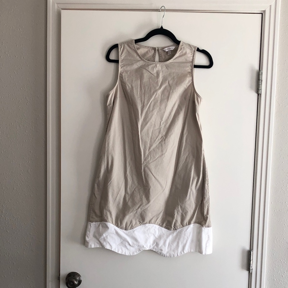 Women's Crown & Ivy Beige Sleeveless Colorblock Shift Dress with White Hem Sz S